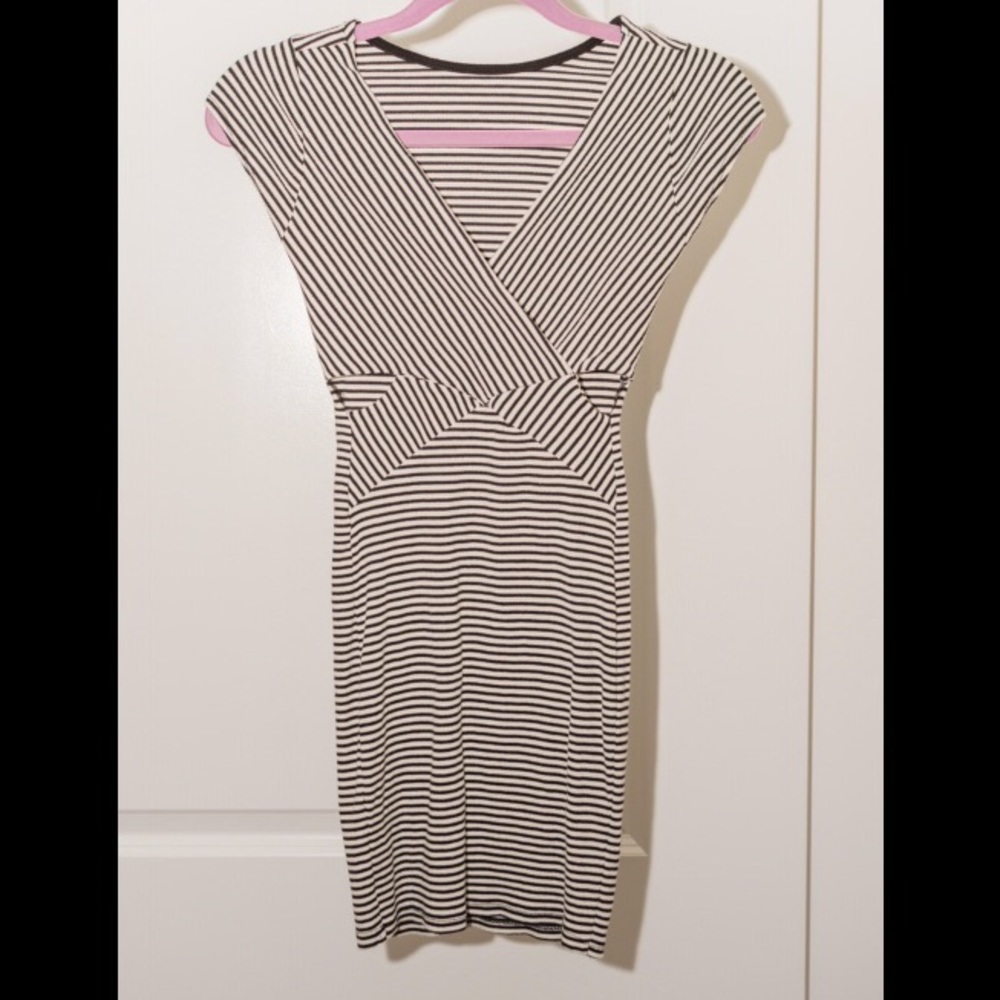 🦓Black & White striped, body con dress!